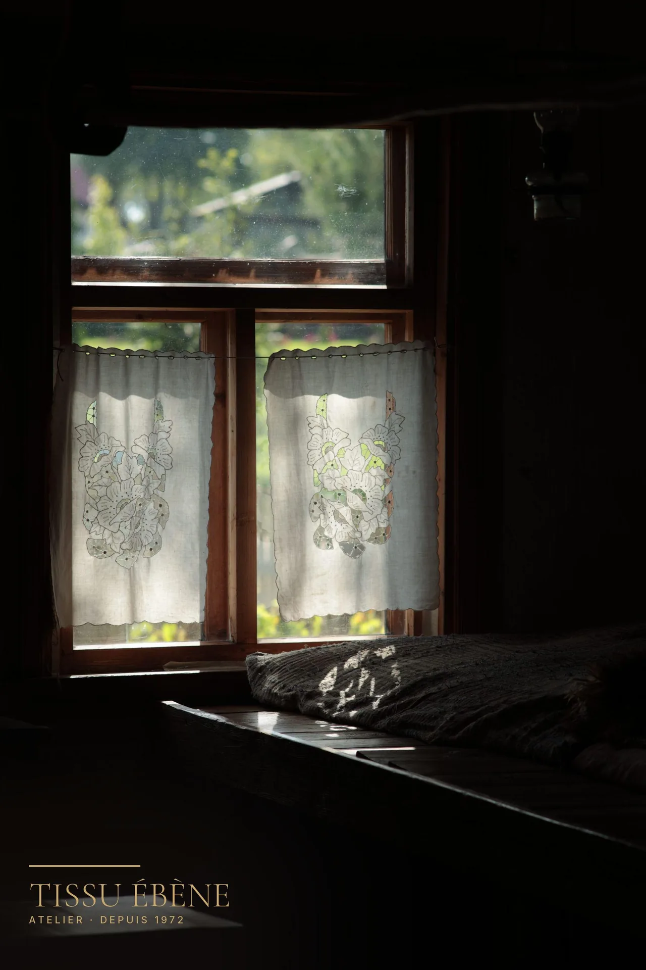 Rideaux décoratifs dans la lumière rasante