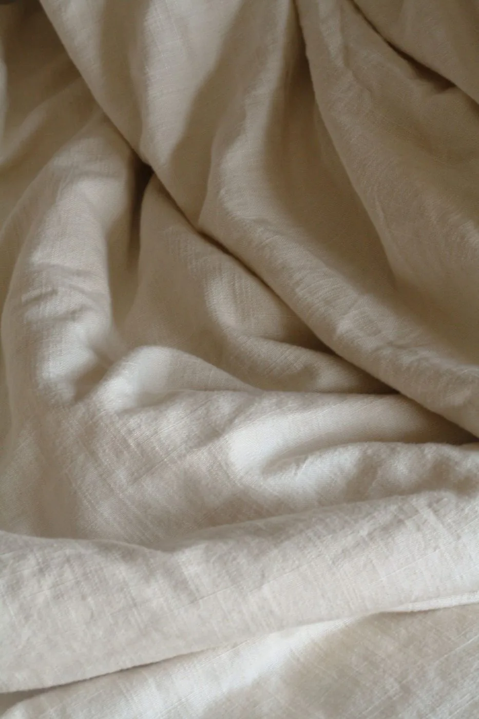 Drapé d'un lin écru au grain de tissage bien visible