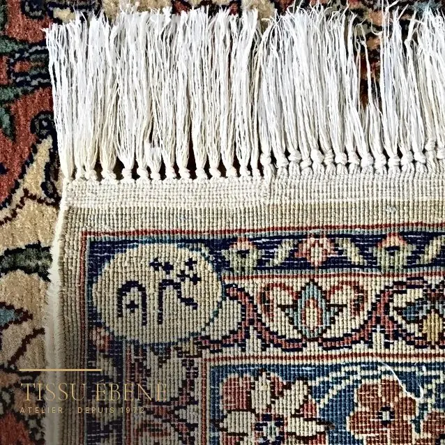 Frange de tapis refaite à la main, alignée et régulière, après restauration